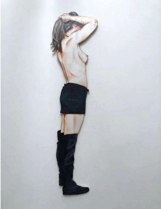 SOLGT. Holding Hair